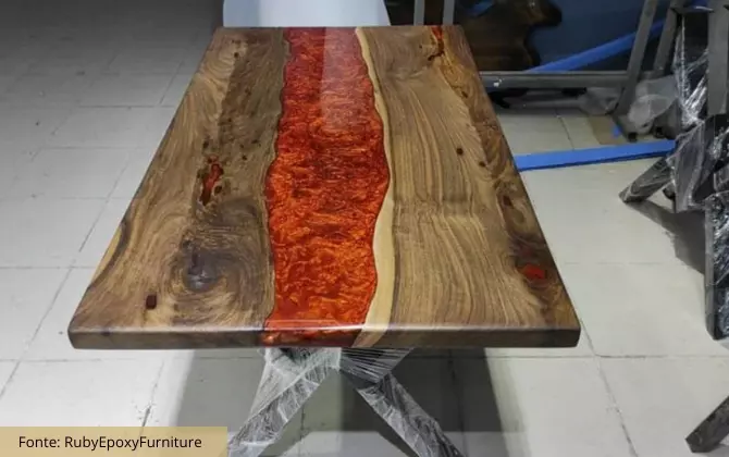 Mesa com resina epoxi