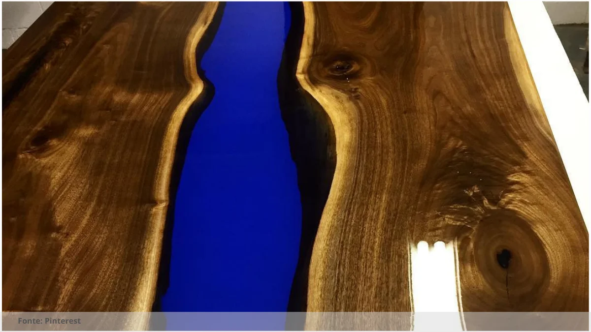 Mesa de resina com cadeiras Mesa de resina com cadeiras