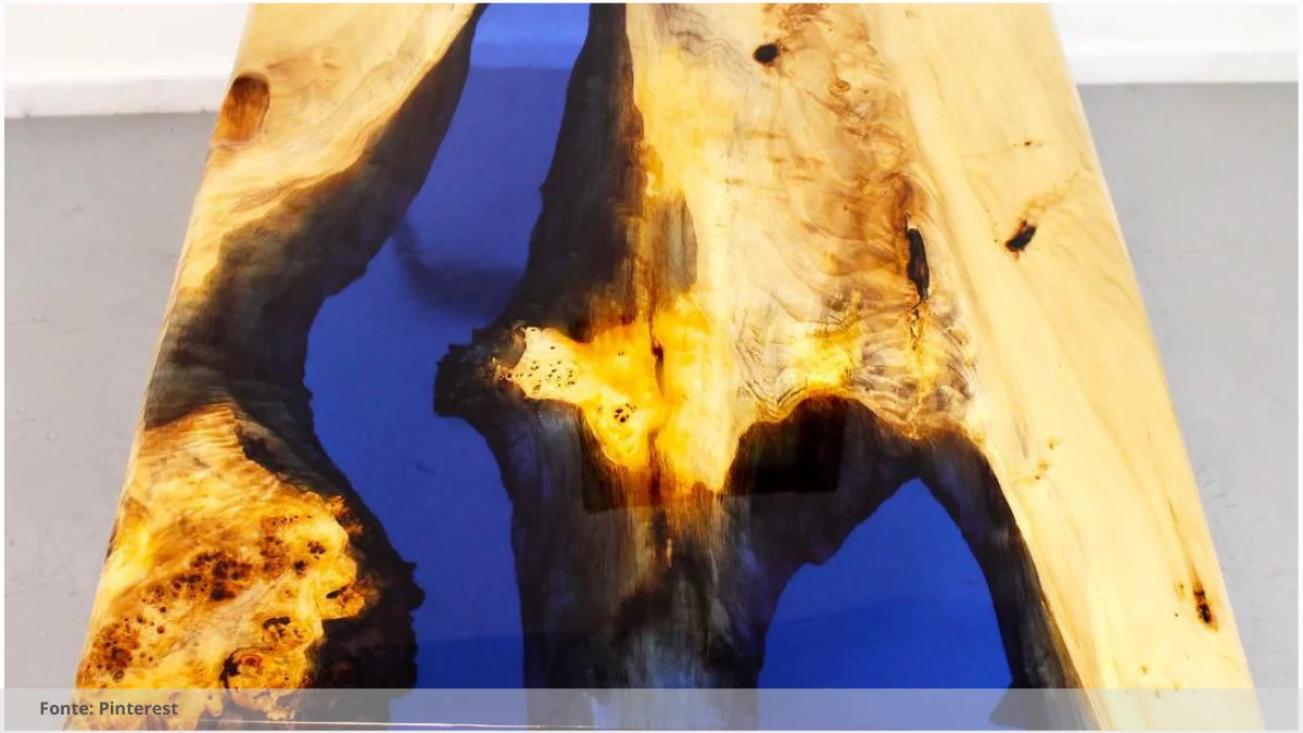 Mesa de resina com cadeiras Mesa de resina com cadeiras