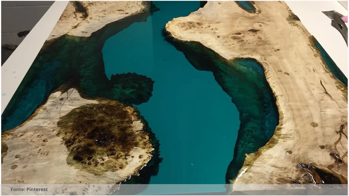 Mesa de resina com 6 cadeiras Mesa de resina com 6 cadeiras