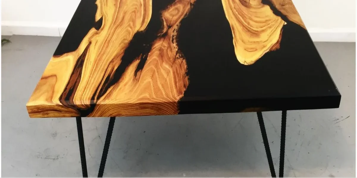 Mesa de resina com 6 cadeiras