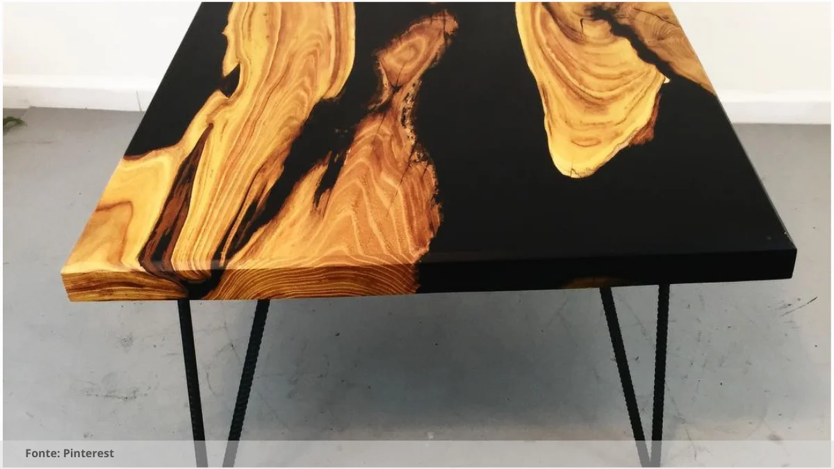 Mesa de resina com 6 cadeiras Mesa de resina com 6 cadeiras