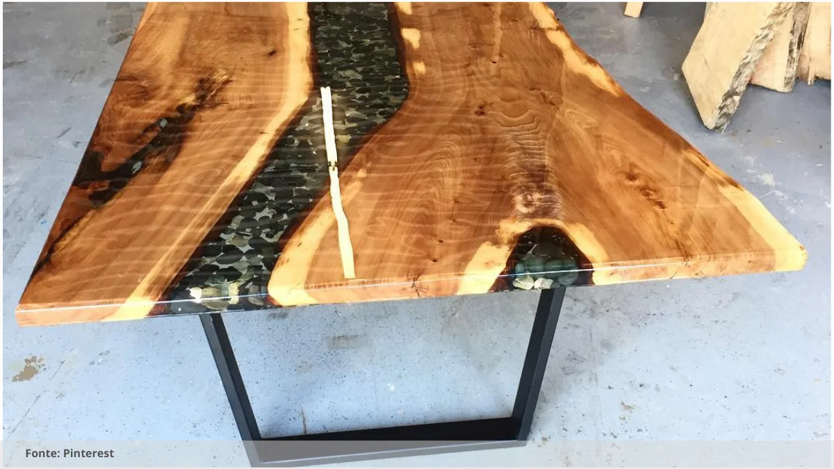 Mesa de madeira resina epoxi