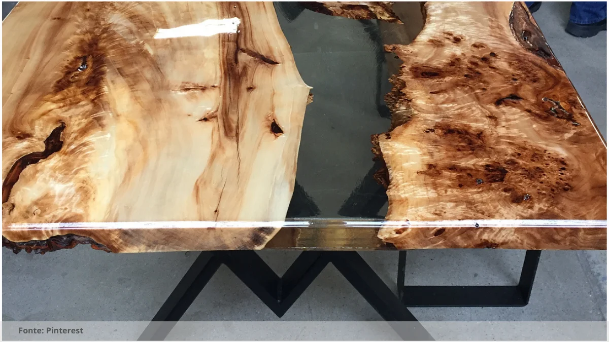 Mesa de madeira rustica resinada