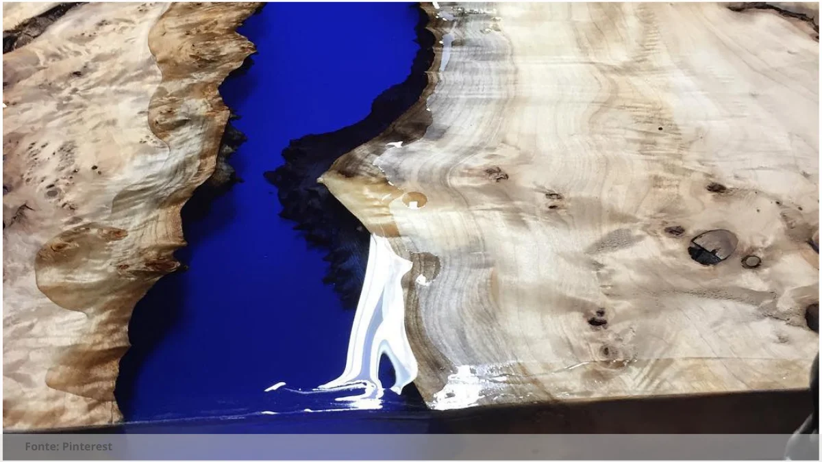 Mesa de madeira e resina epoxi Mesa de madeira e resina epoxi