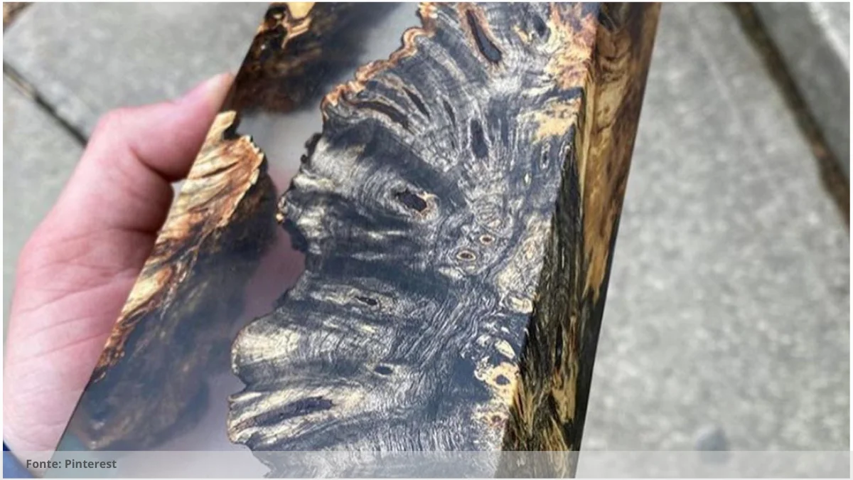 Mesa de jantar de resina e madeira