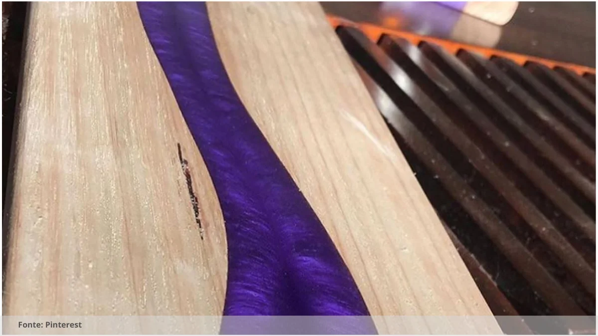 Mesa com resina preta Mesa com resina preta