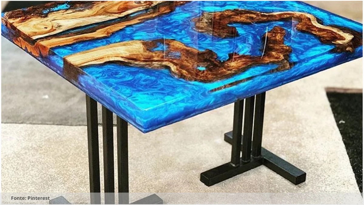 Mesa com resina preta Mesa com resina preta