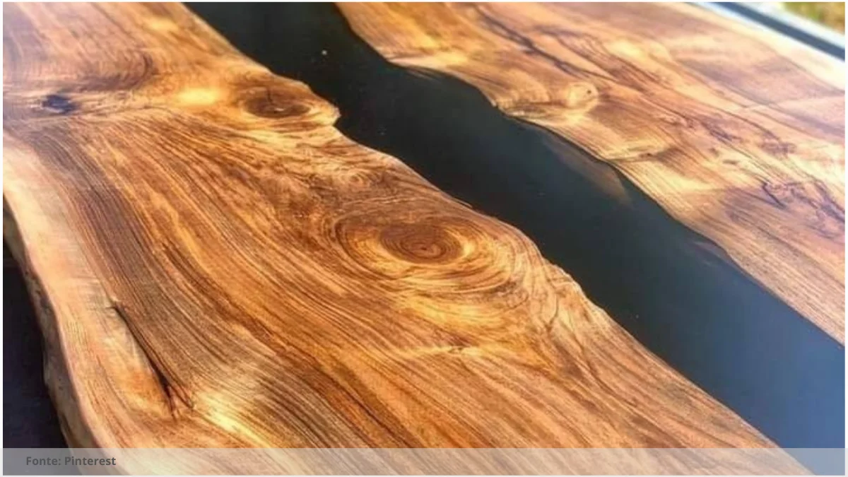 Mesa com resina liquida Mesa com resina liquida