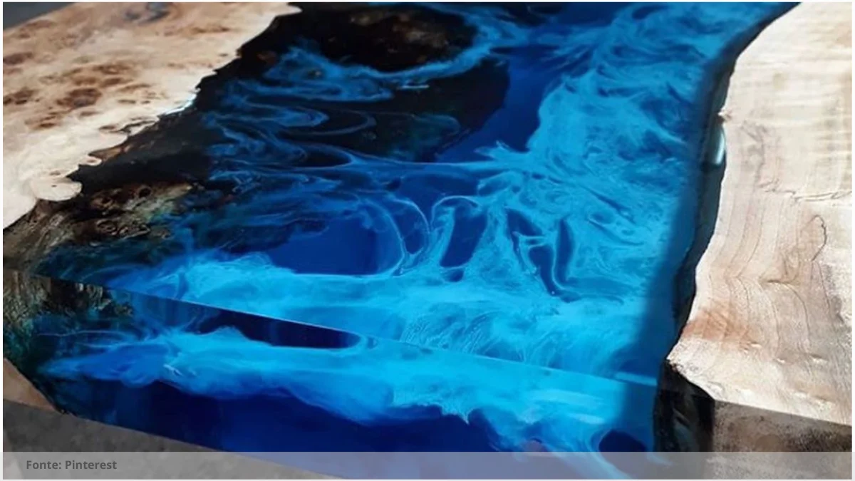 Mesa com resina liquida Mesa com resina liquida