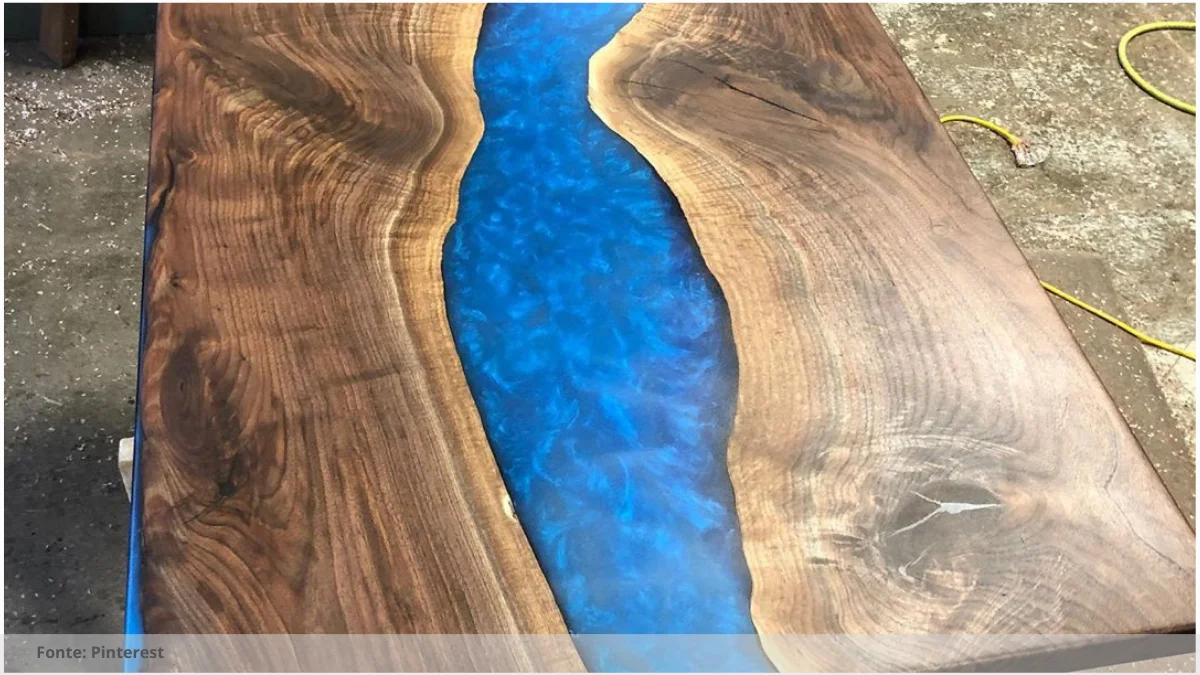 Mesa com resina epoxi