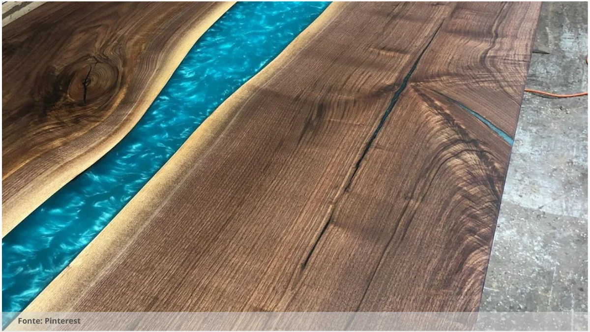 Mesa resina e madeira