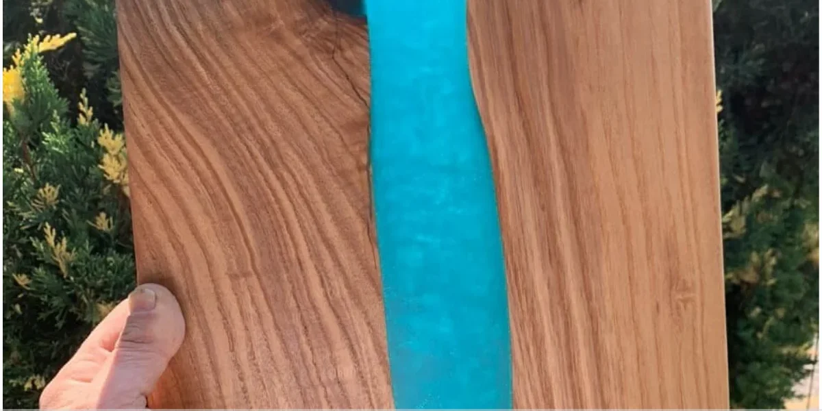 Mesa resina e madeira