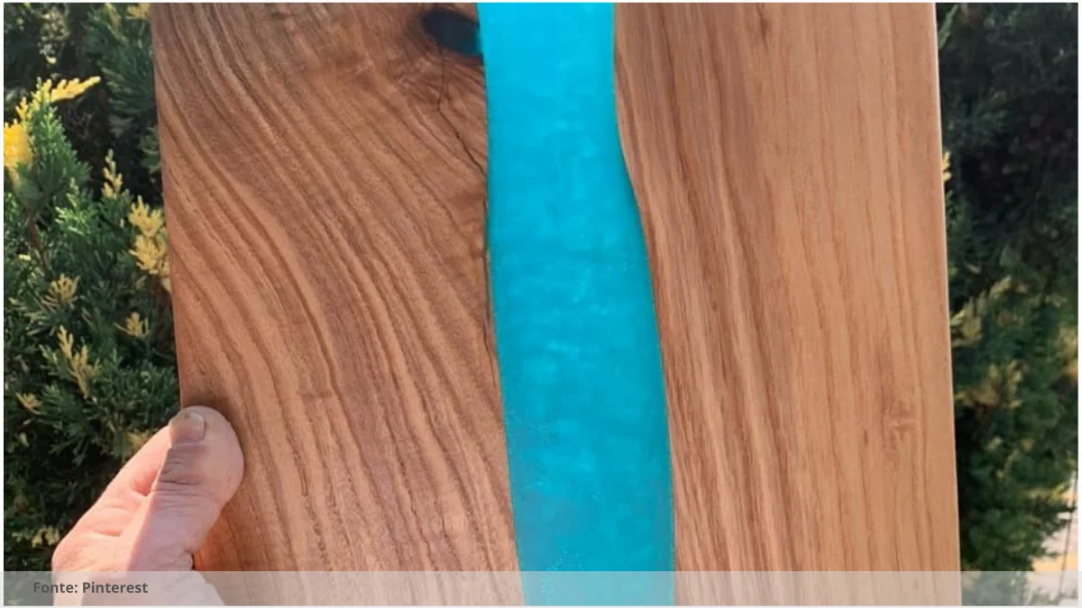 Mesa resina e madeira