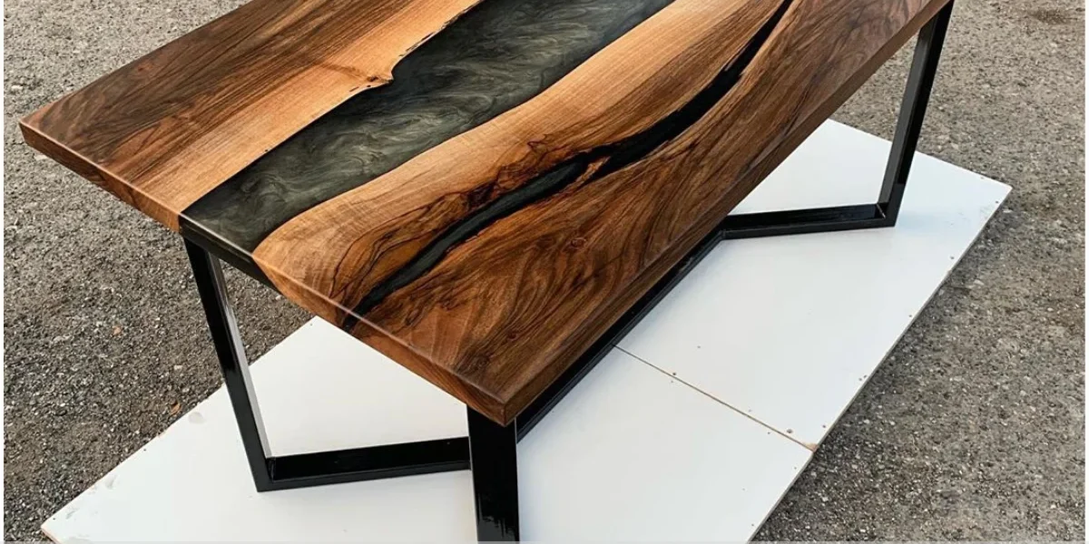 Mesa de tronco com resina