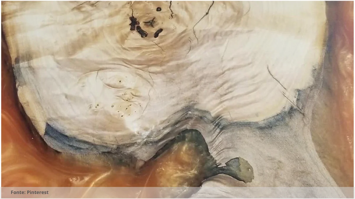 Mesa de resina epoxi com flores