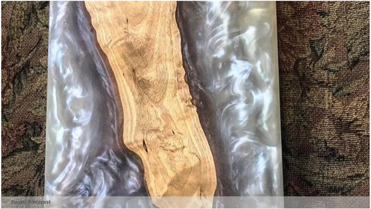 Mesa de resina epoxi com flores