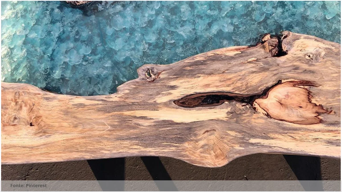 Mesa de resina epoxi com madeira