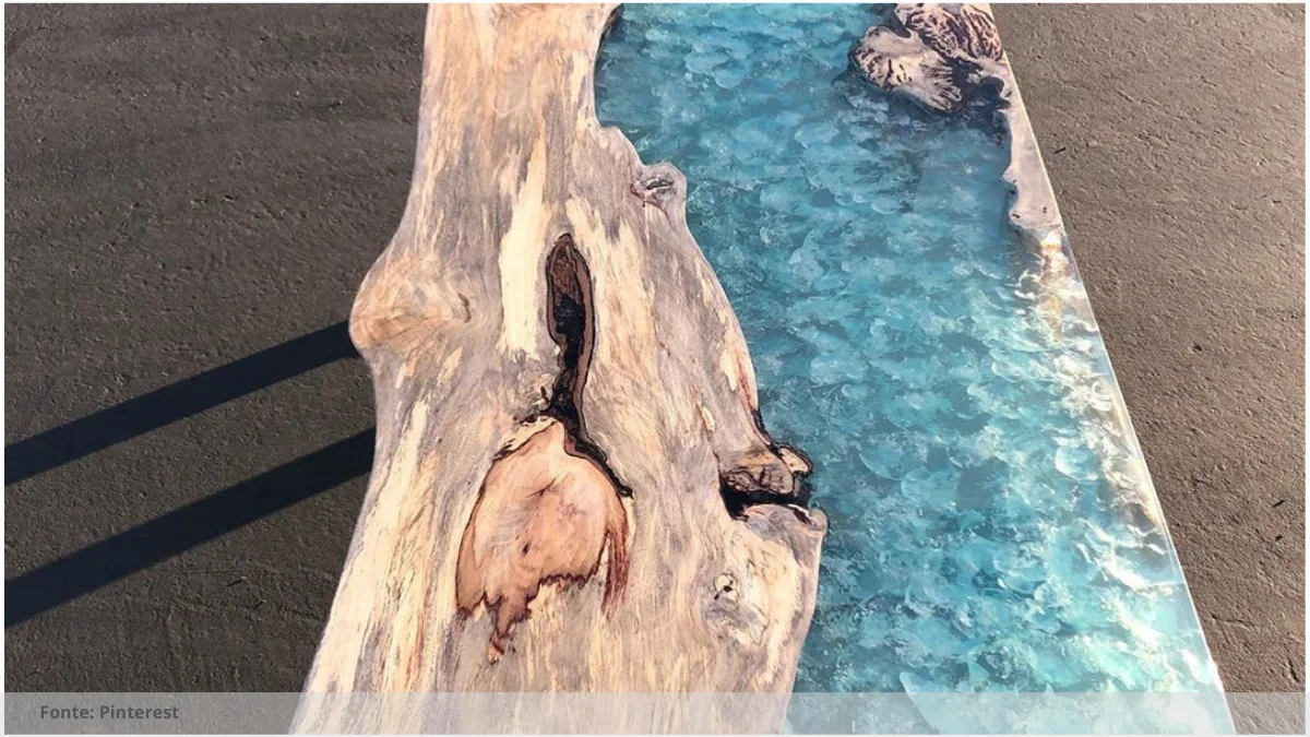 Mesa de resina e madeira