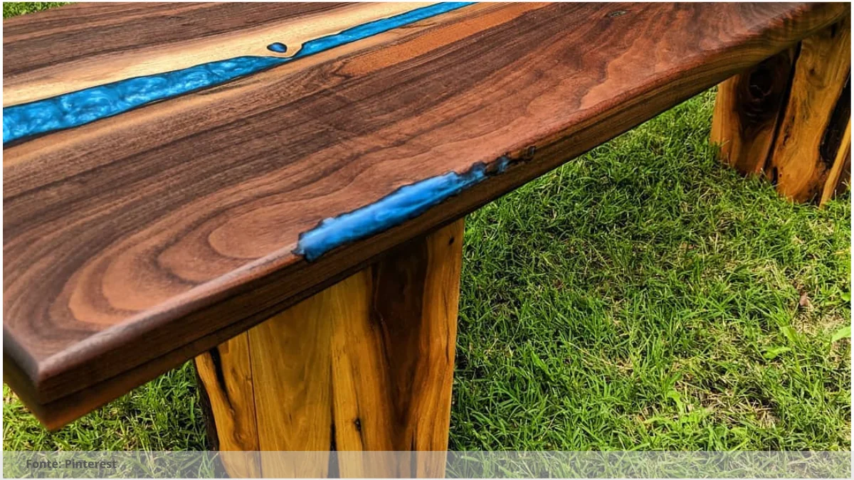 Mesa de resina com tampa de garrafa