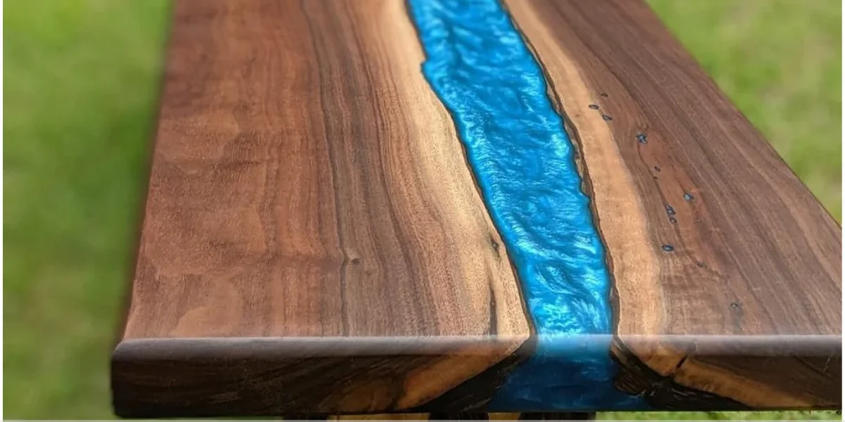 Mesa de resina com tampa de garrafa