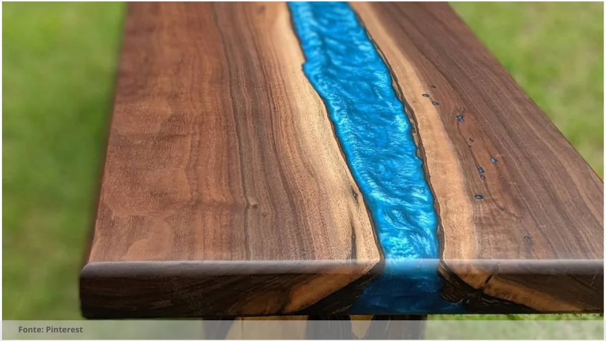 Mesa de resina com tampa de garrafa