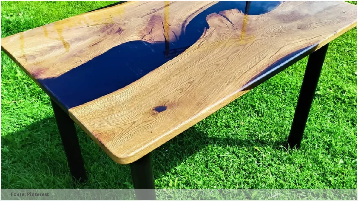 Mesa de resina com vidro quebrado