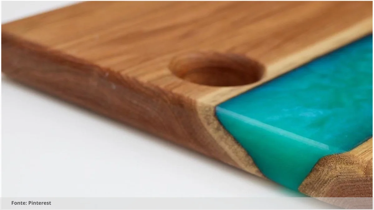 Mesa de resina com madeira queimada Mesa de resina com madeira queimada