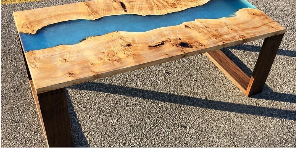 Mesa resinada branca