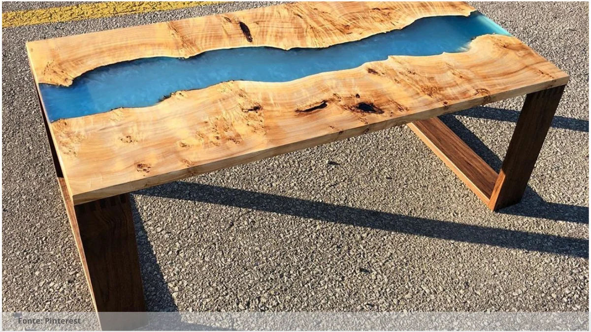 Mesa resinada branca