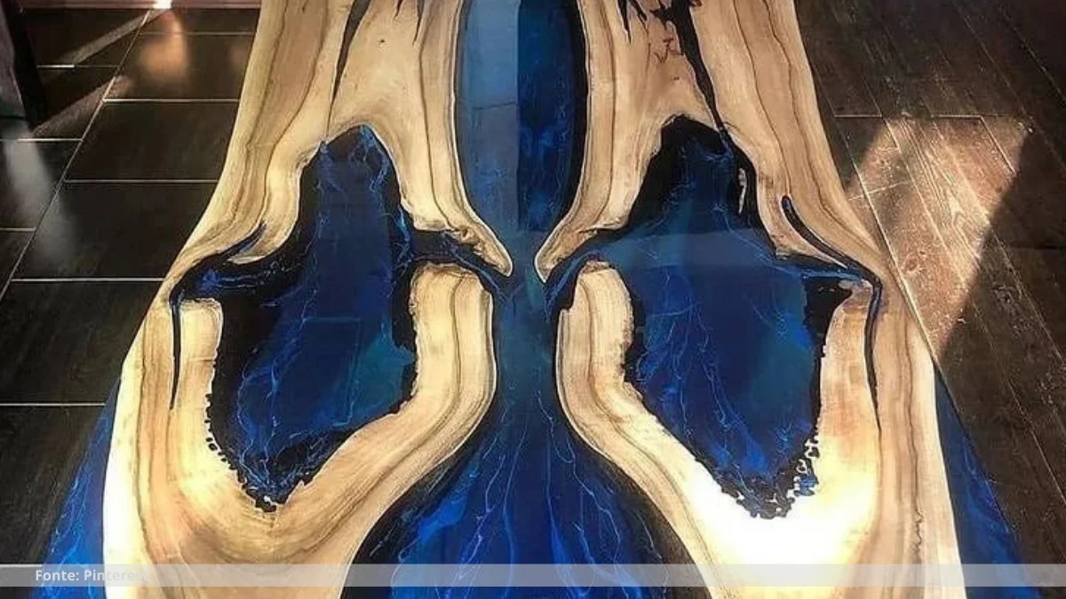 Mesa madeira com resina epoxi