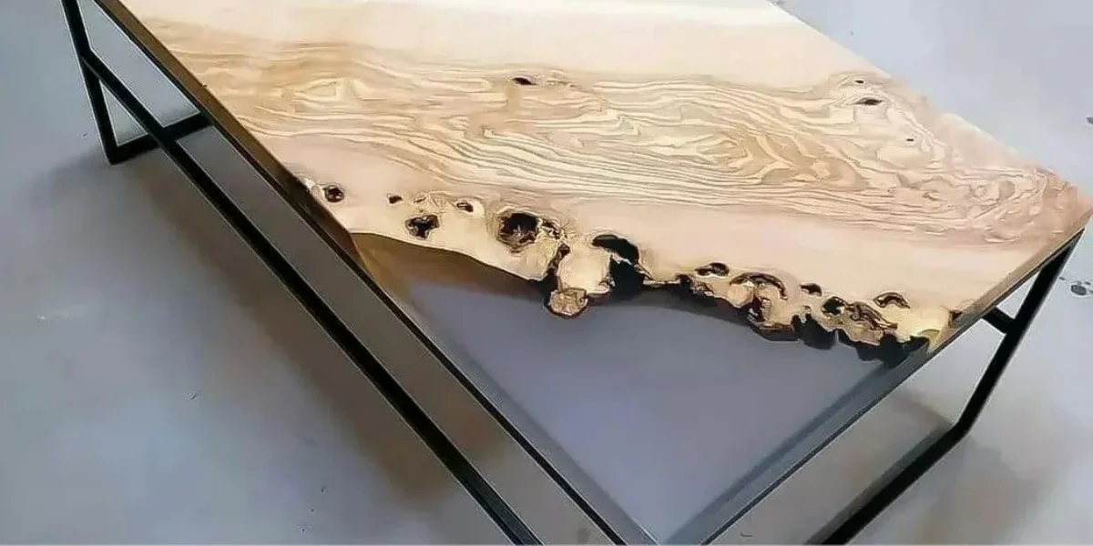 Mesa madeira com resina epoxi