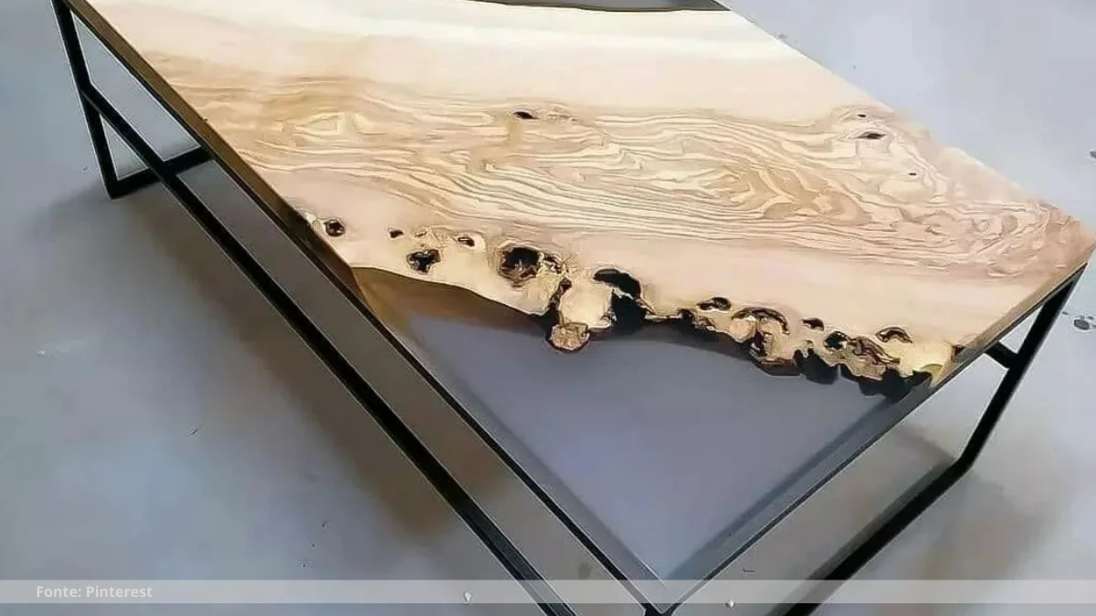Mesa madeira com resina epoxi