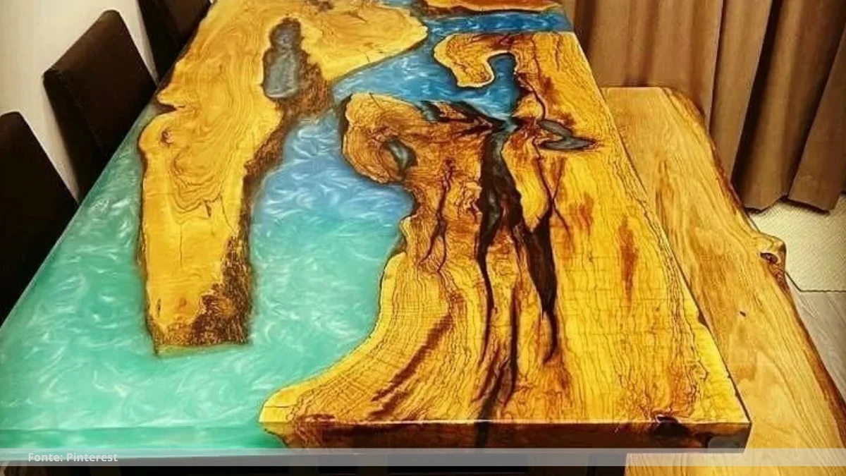 Mesa madeira resinada