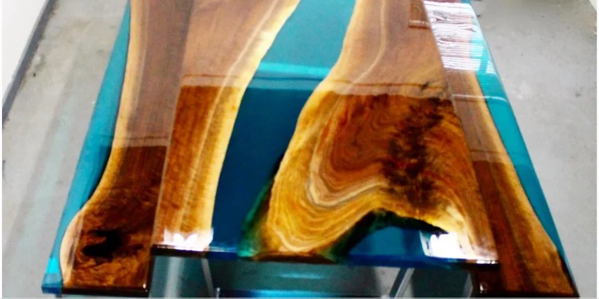 Mesa resinada para espaços de coquetel