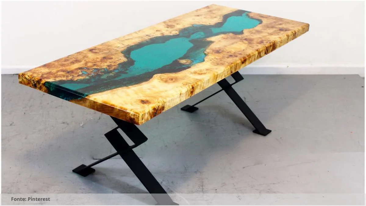 Mesa resinada para recepções