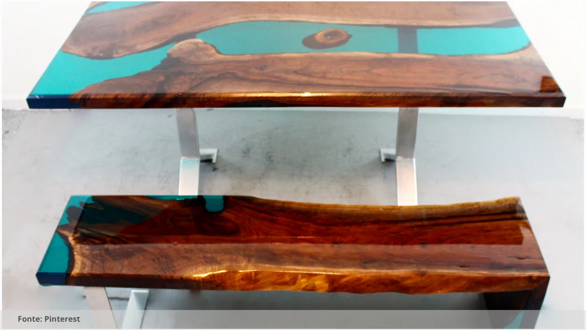 Mesa resinada com detalhes em resina colorida Mesa resinada com detalhes em resina colorida