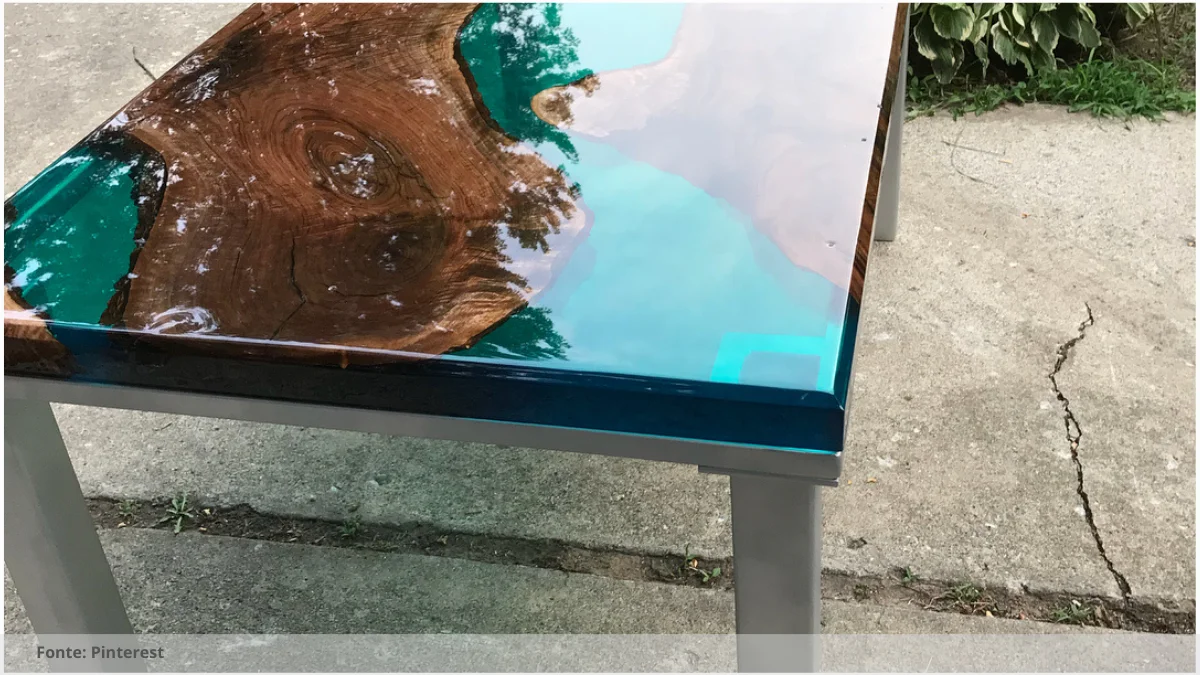 Mesa resinada para espaços reduzidos Mesa resinada para espaços reduzidos