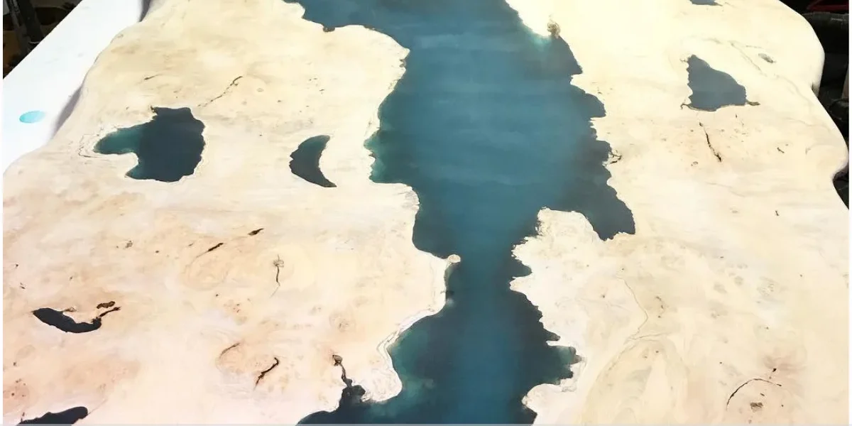 Mesa resinada com efeito tridimensional