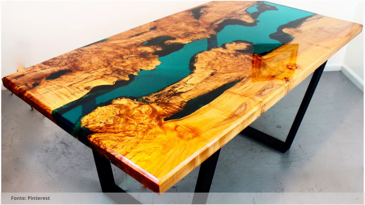 Mesa resinada com tampo de vidro