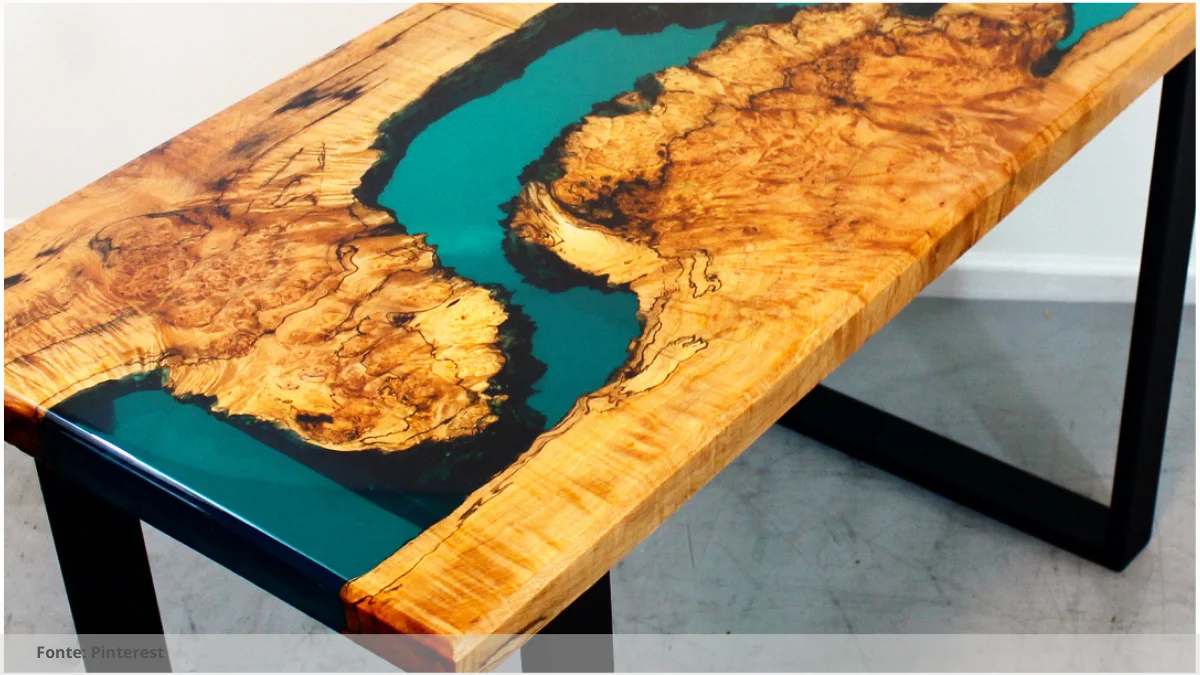 Mesa resinada com tampo de vidro