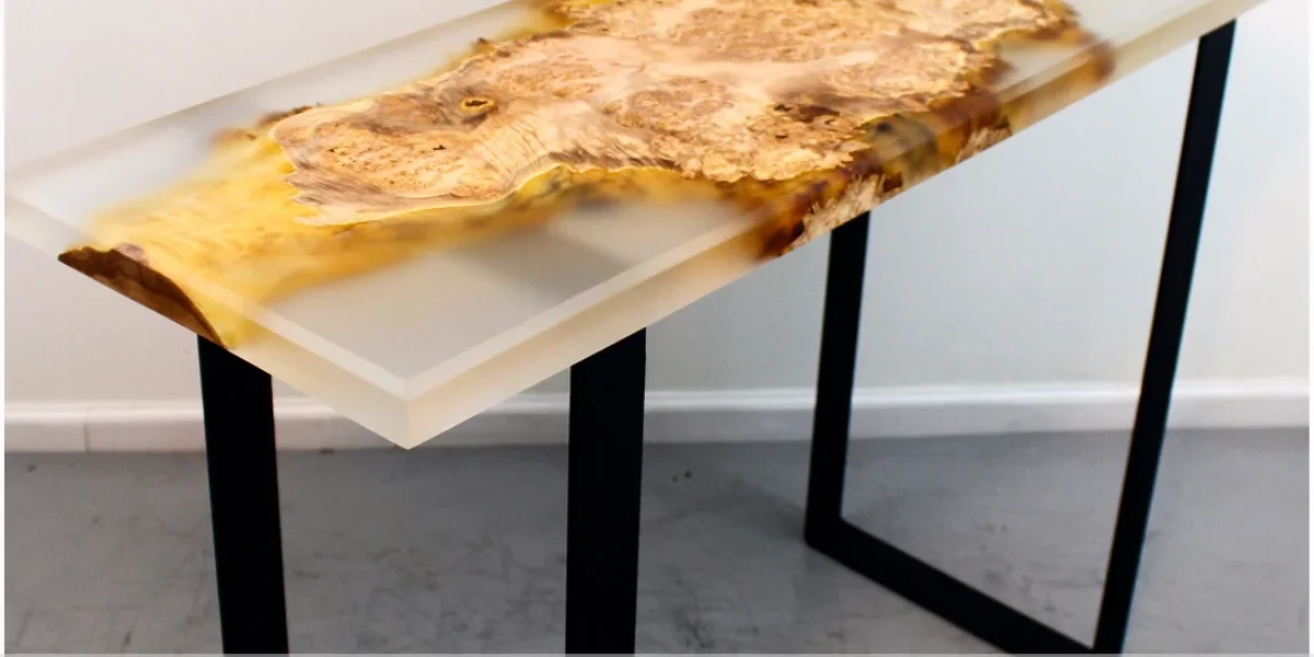 Mesa resinada para escritório moderno