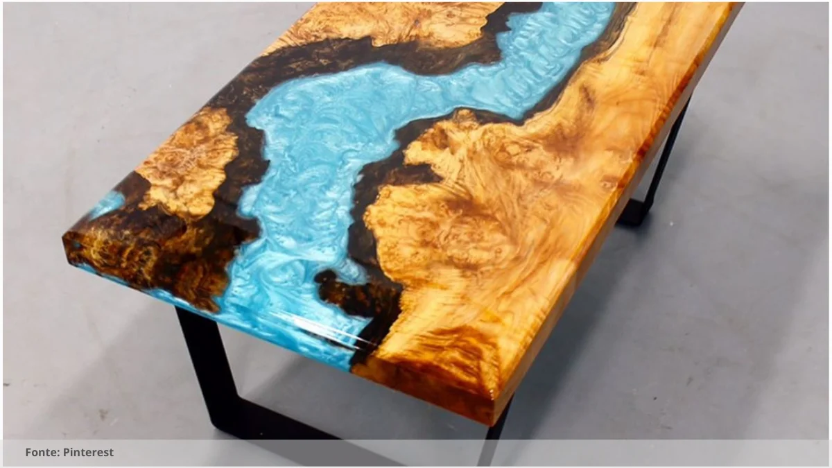 Mesa resinada para espaços de descontração