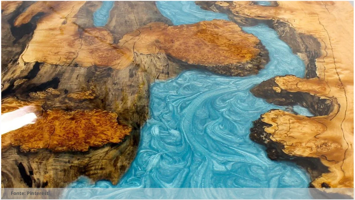 Mesa resinada para áreas de reunião