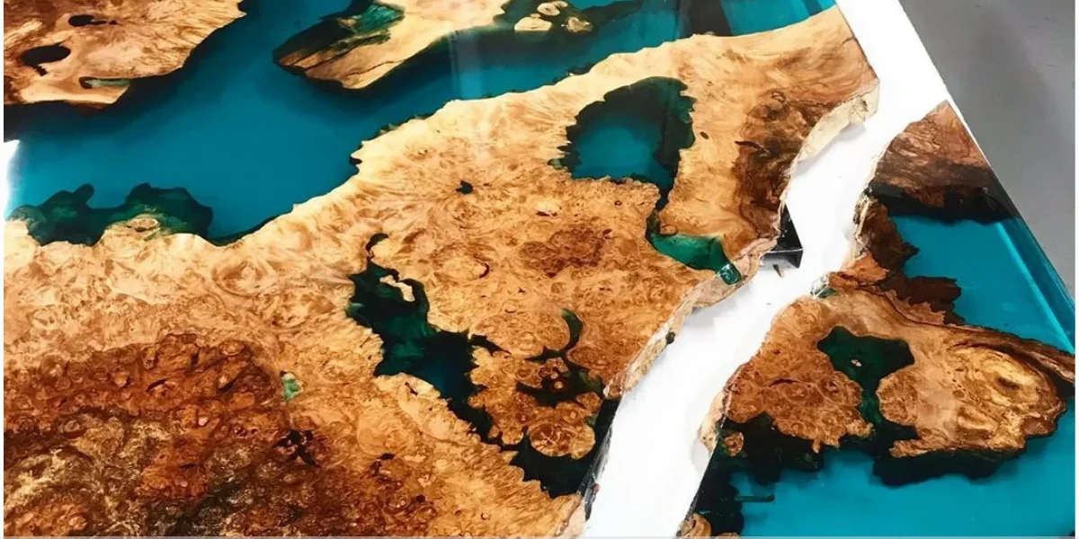 Mesa resinada para espaços de descontração