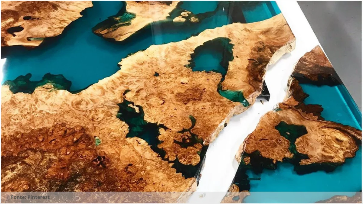 Mesa resinada para espaços de descontração