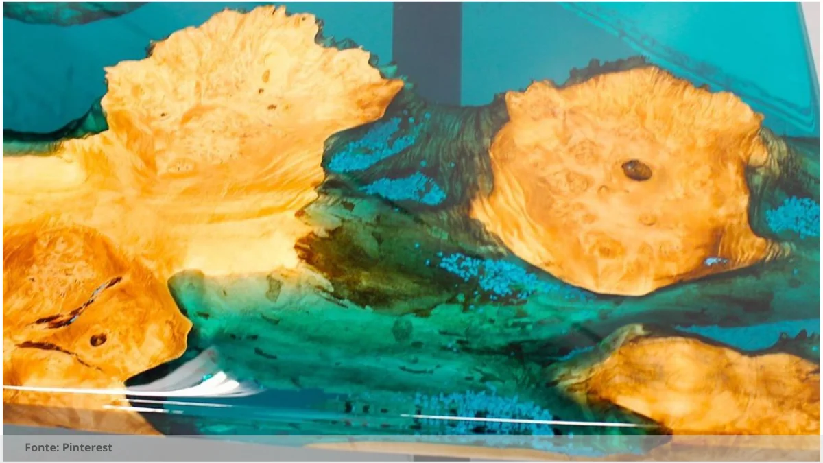 Mesa resinada para espaços de relaxamento