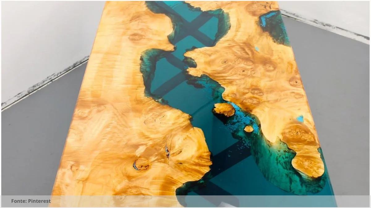 Mesa resinada para salas de criatividade