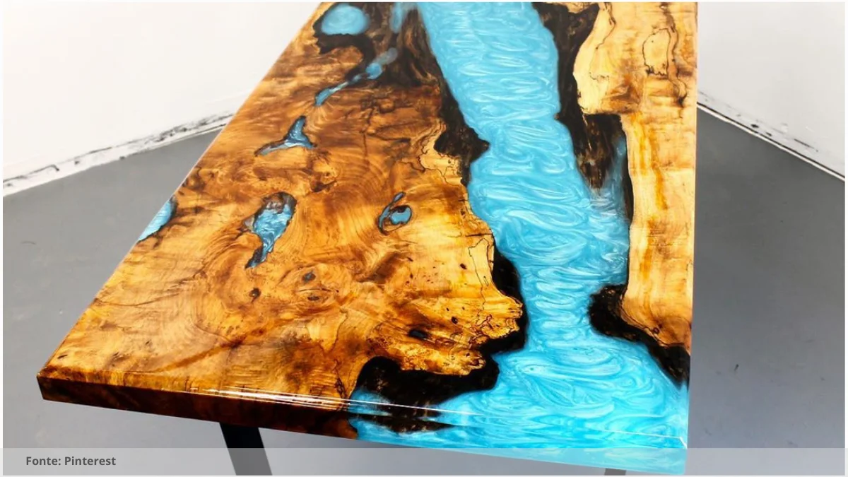 Mesa resinada para salas de criatividade