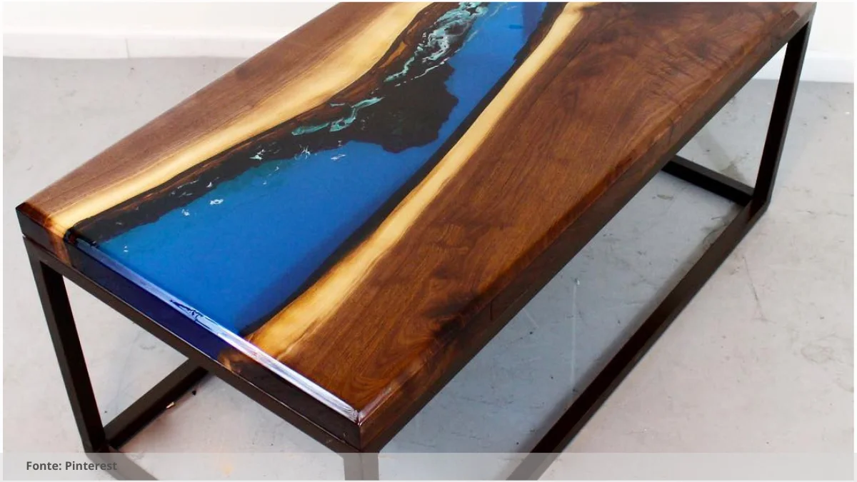 Mesa resinada para áreas de networking